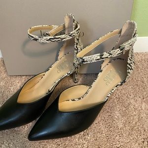 Mali, Black LE POINTED TOE HEELED PUMP IN BLACK